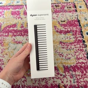 BRAND NEW DYSON comb